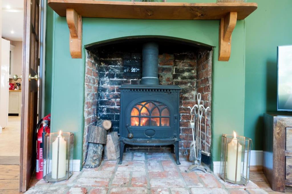 Sudbourne Firs Sleeps 15 Stunning Country House With Hot Tub מראה חיצוני תמונה