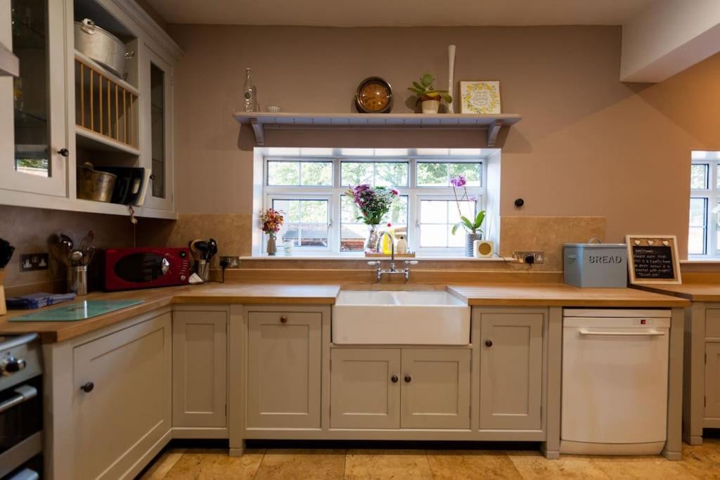 Sudbourne Firs Sleeps 15 Stunning Country House With Hot Tub מראה חיצוני תמונה