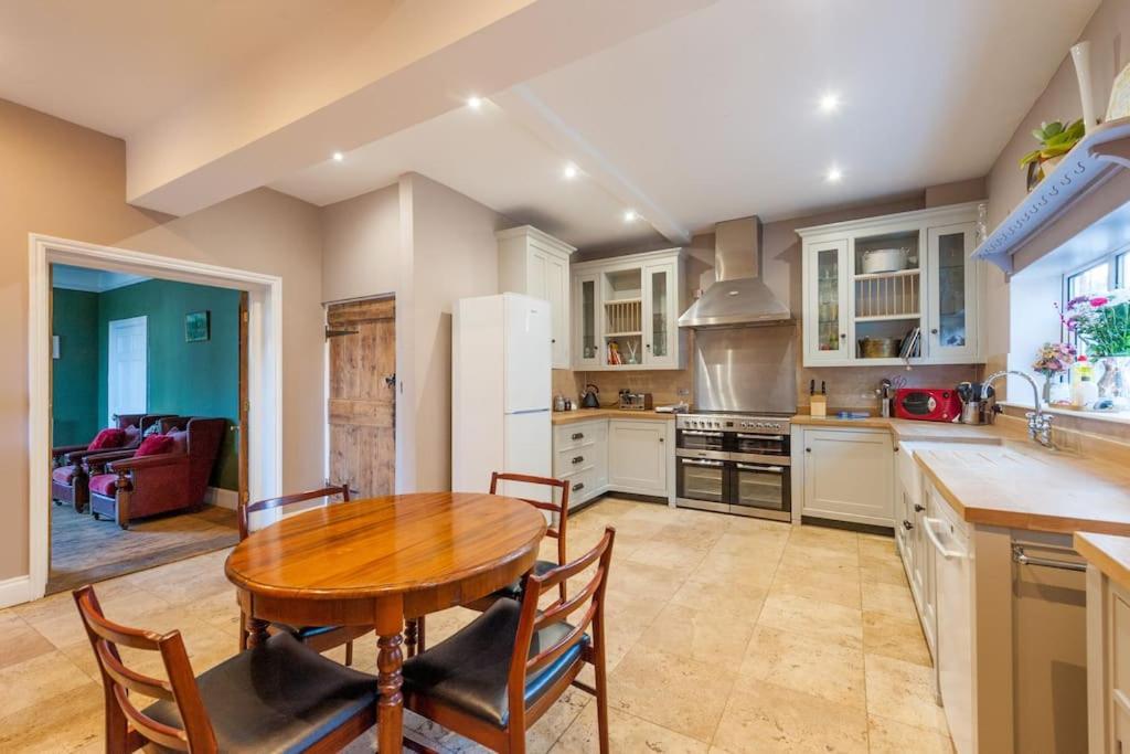 Sudbourne Firs Sleeps 15 Stunning Country House With Hot Tub מראה חיצוני תמונה