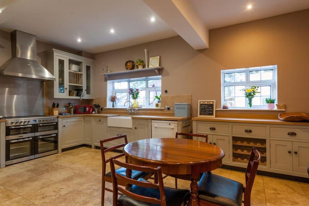 Sudbourne Firs Sleeps 15 Stunning Country House With Hot Tub מראה חיצוני תמונה