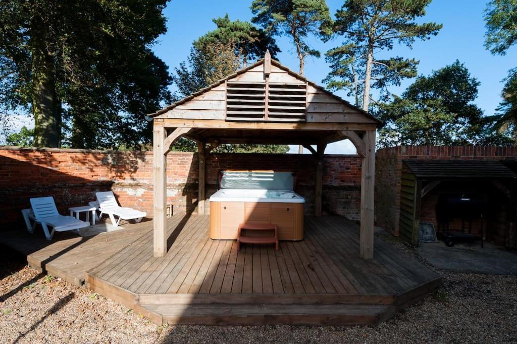 Sudbourne Firs Sleeps 15 Stunning Country House With Hot Tub מראה חיצוני תמונה